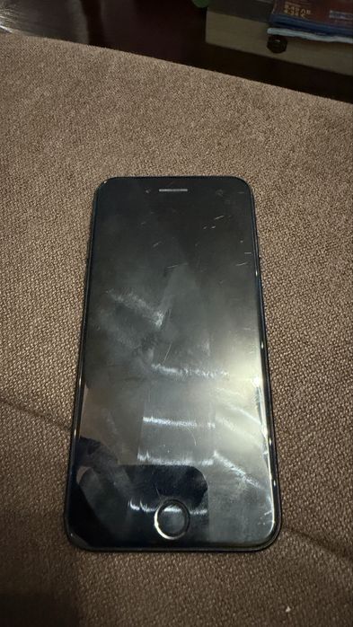 Продавам телефон Iphone se 2022