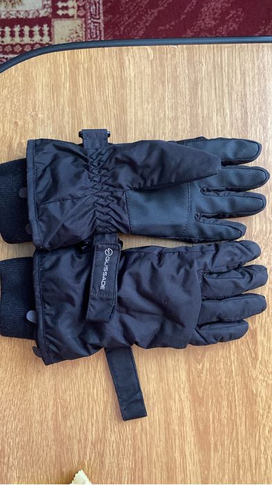 Продам перчатки зимние на мальчика