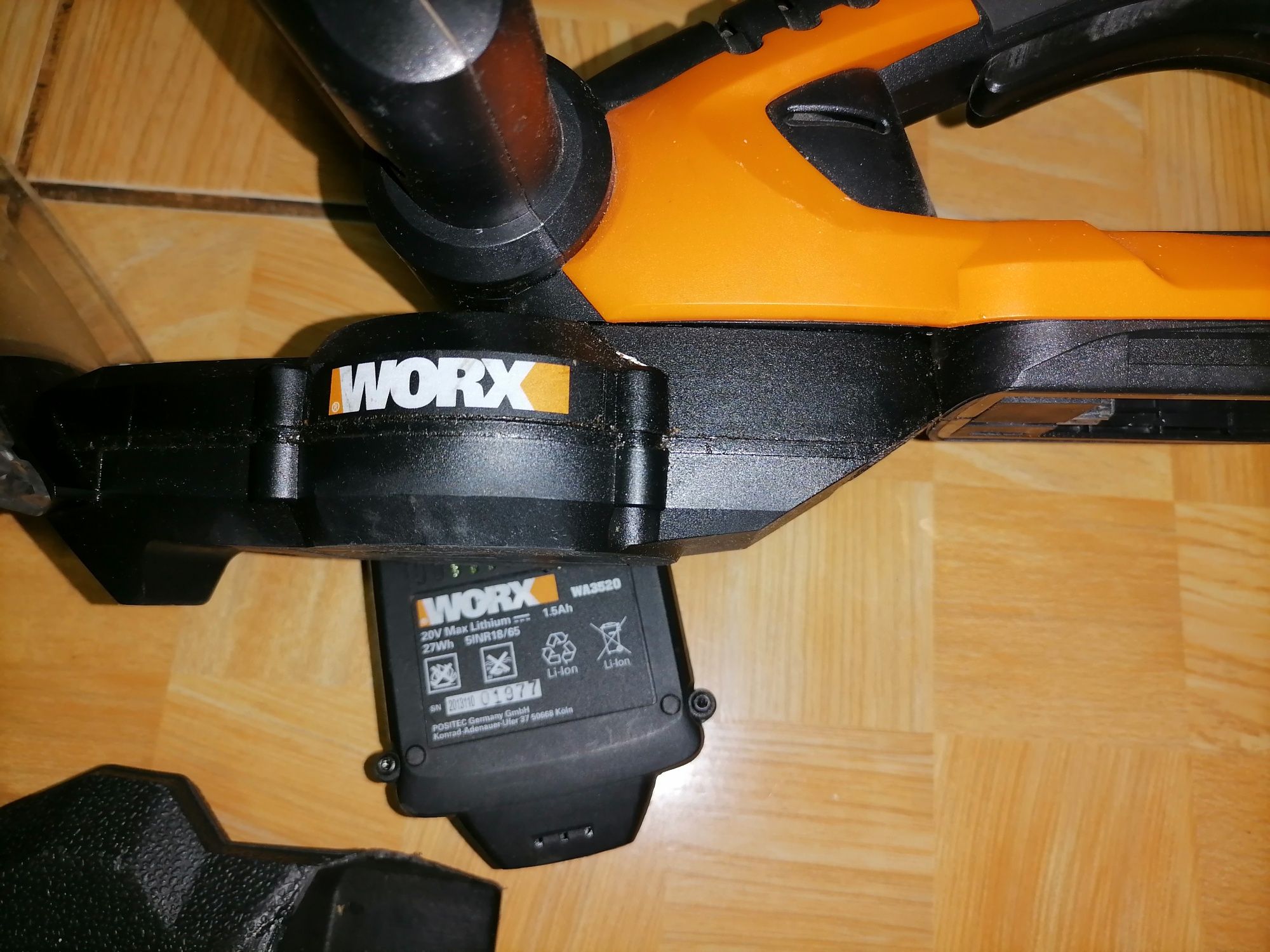 WORX Trimmer cu acumulator