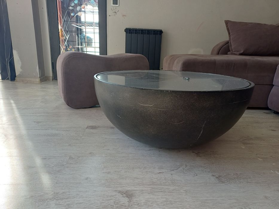 Диван,холна маса и рафт- кутии