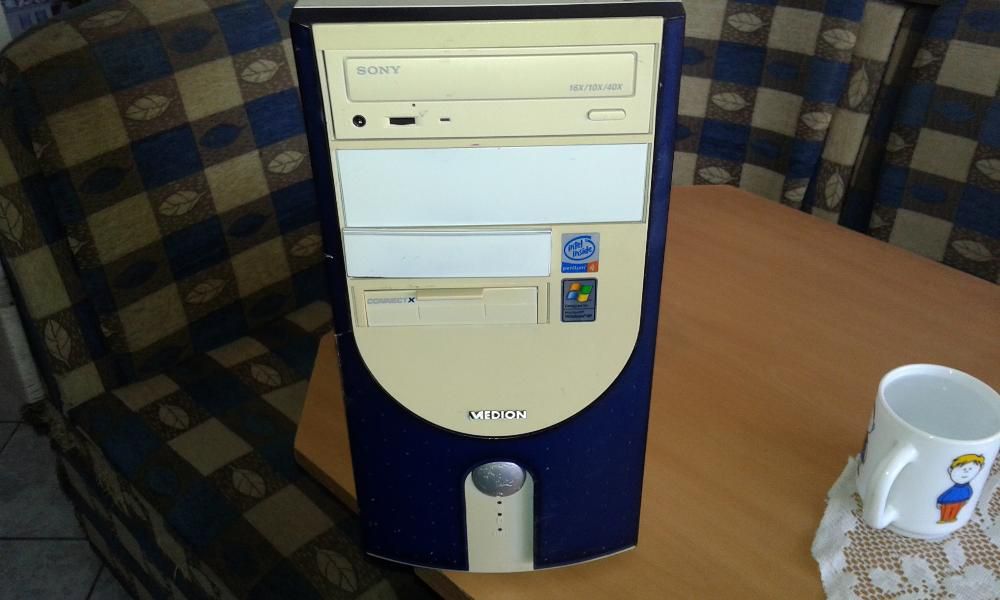 Домашен настолен компютър AMD-Athlon XpP 3000 +  2.18 GHZ