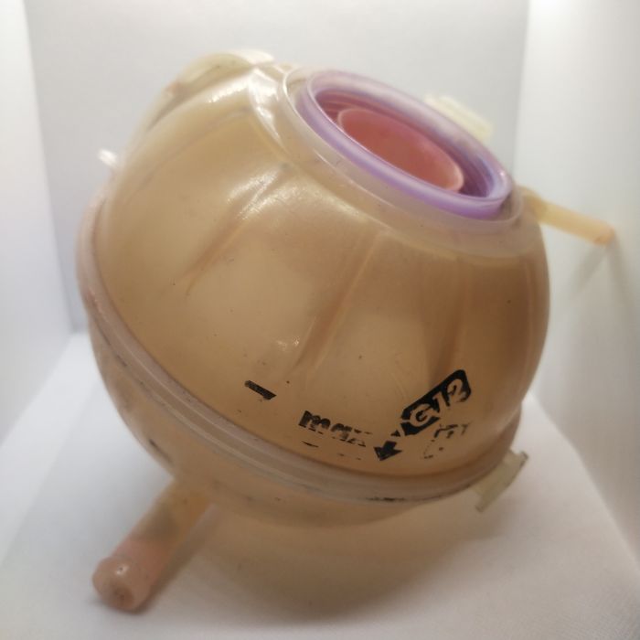 Бачок Volkswagen POLO, Passat, Golf, Skoda Rapid