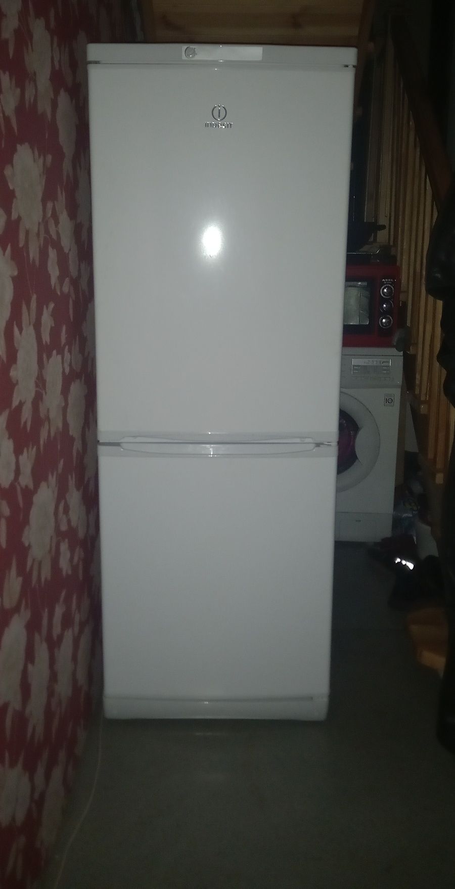 Двухкамерный холодильник Индезит Индезит.