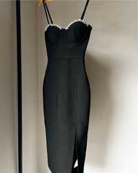 Черна бандажна рокля с кристали