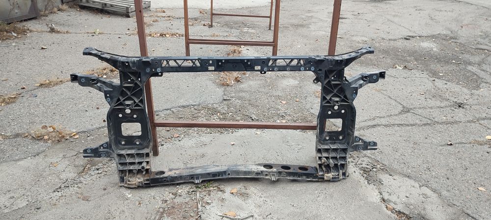 Продам телевизор (суппорт радиатора)