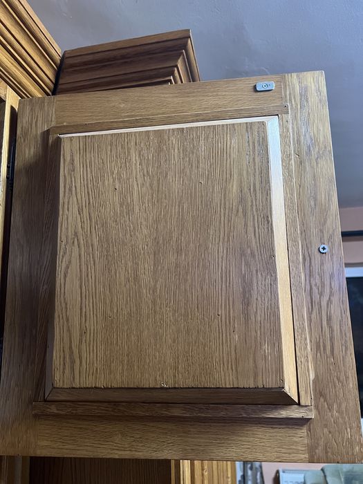 Mobila din lemn masiv cu vitrina-bar