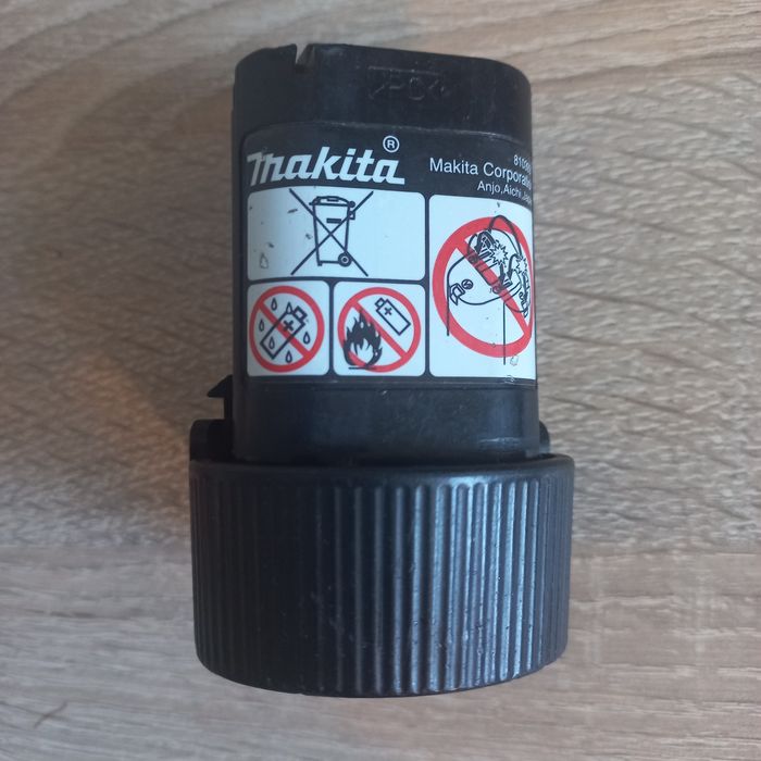 Inlocuiesc celule baterii li-ion