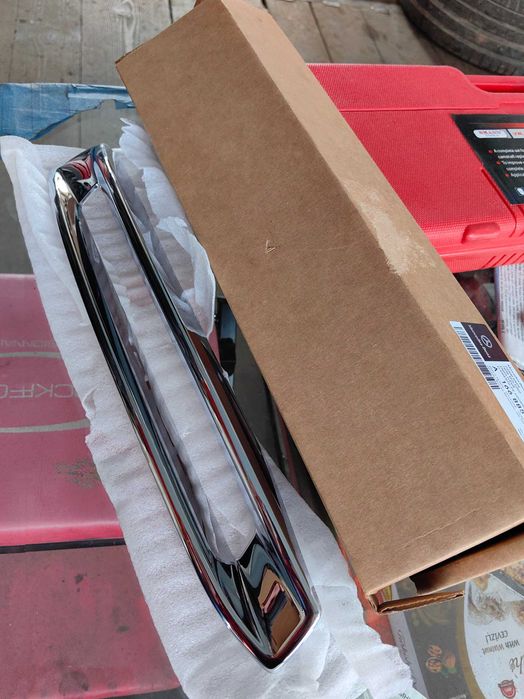 Двкоративна лайсна за Mercedes GL 2013