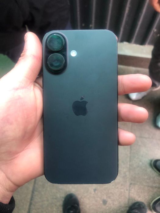 IPhone 16 недавна брал