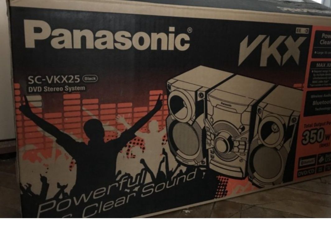 Музикальный центр сотилади panasonicc