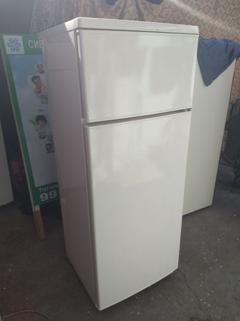 Продам двухкамерный холодильник