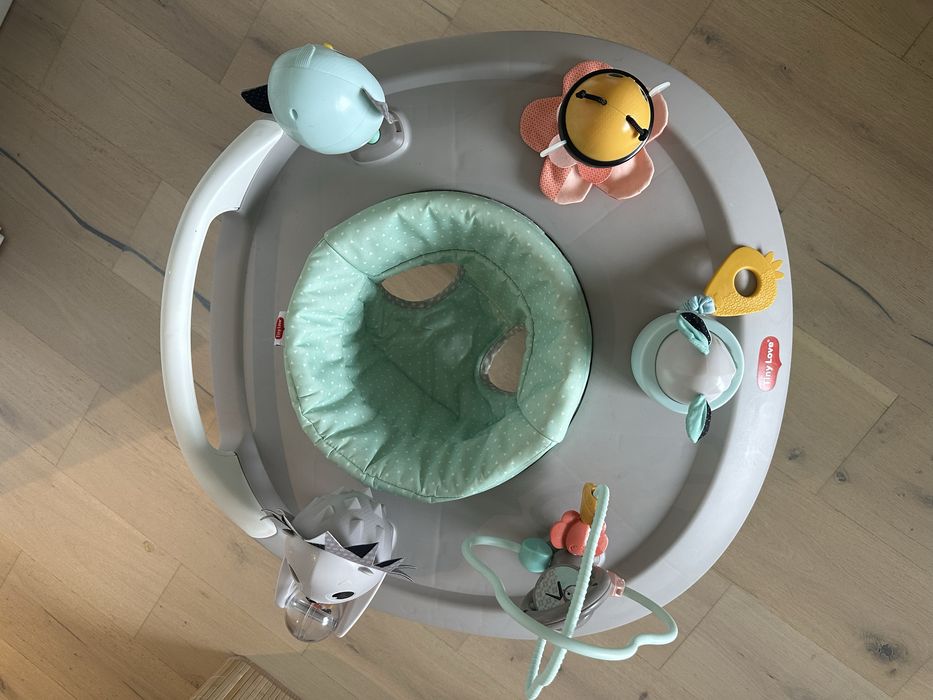 Активен център за игра (проходилка) Tiny love +бонус музикално килимче