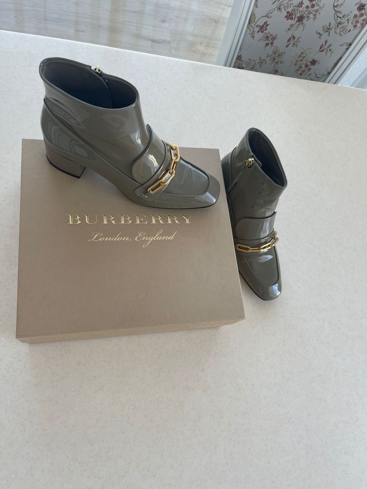 Продам обувь Burberry
