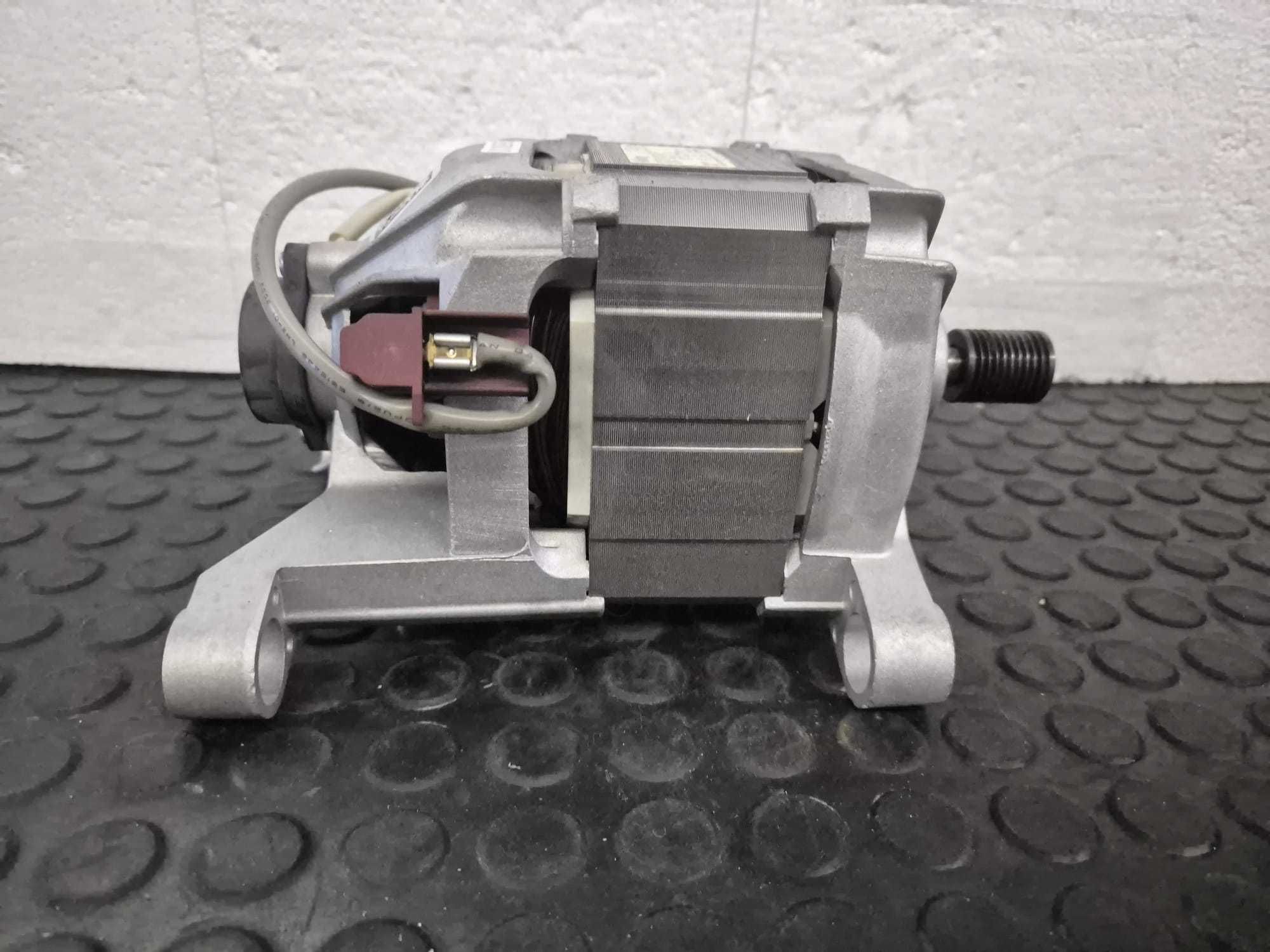 Motor 7 pini masina de spalat Indesit Hotpoint HXGM1L.52 cod / R2