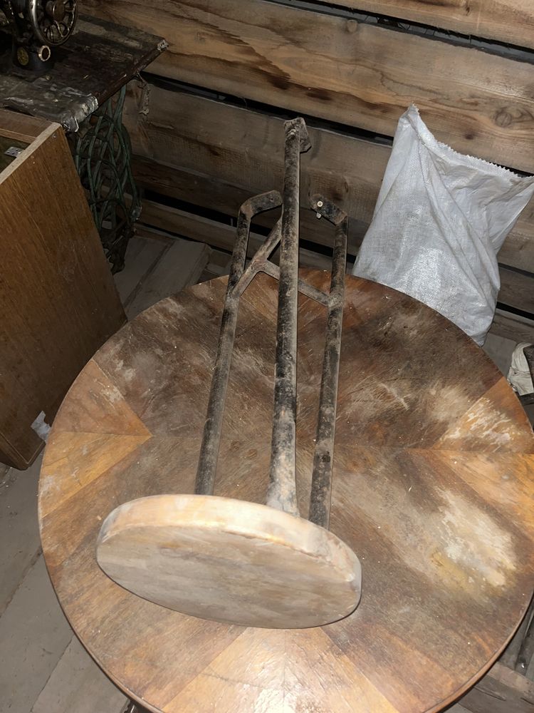 Vand scaune bar iasi lemn cu structura de fier.