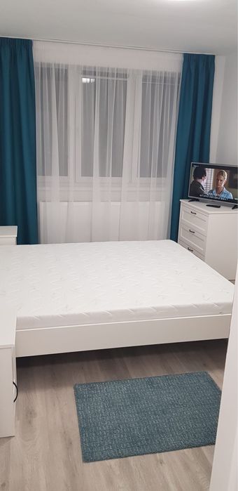 Închiriez apartament pe Bd Mihai Viteazu.