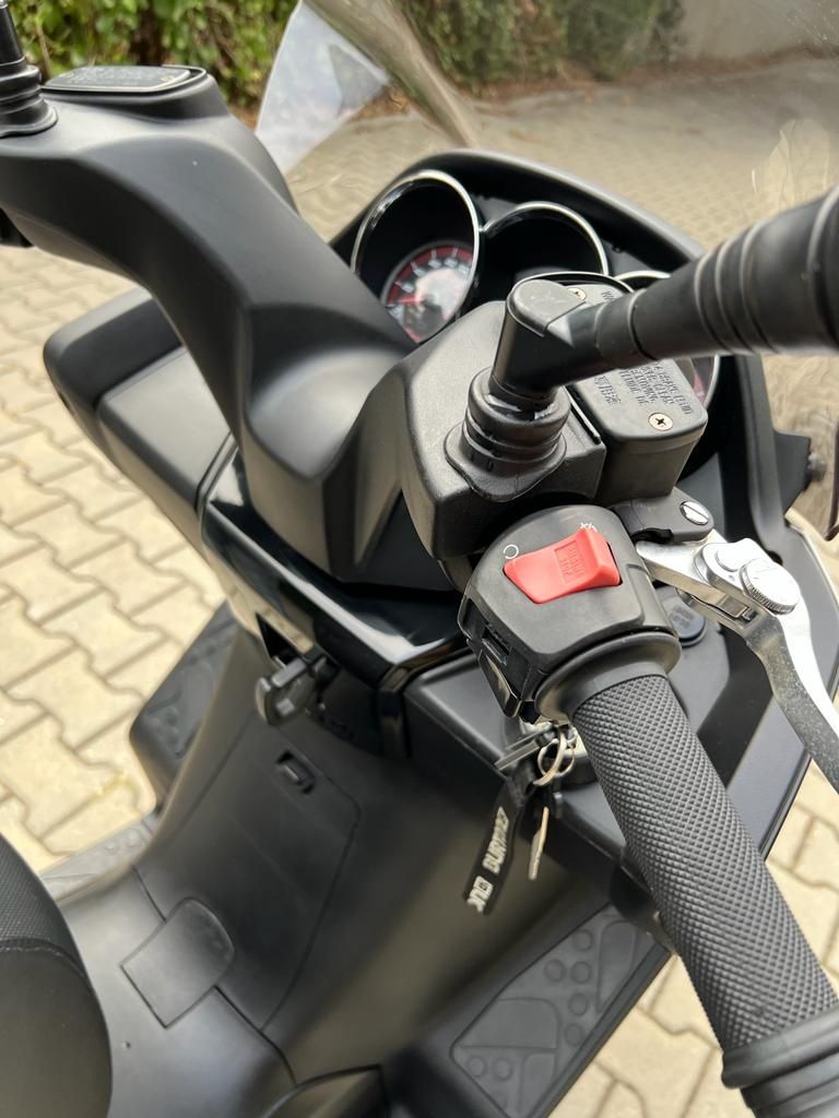 Scuter Kymco Downtown 300i