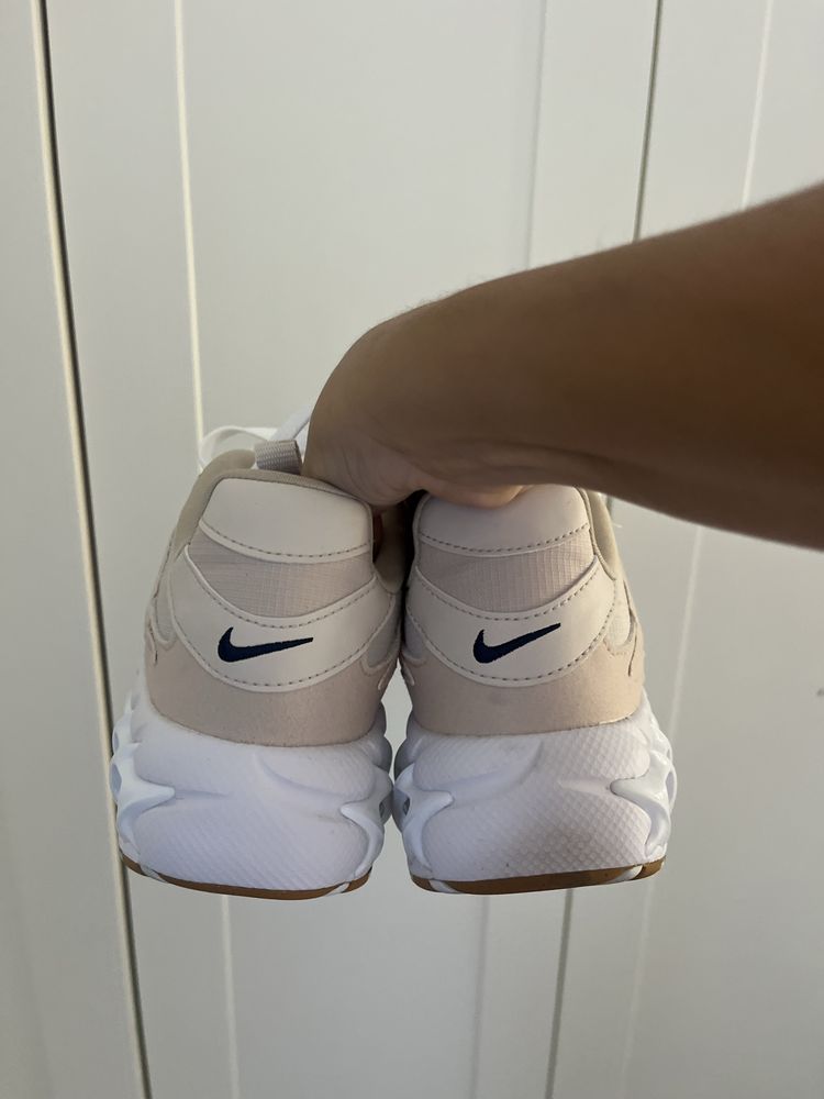 Чисто нови Nike 37.5