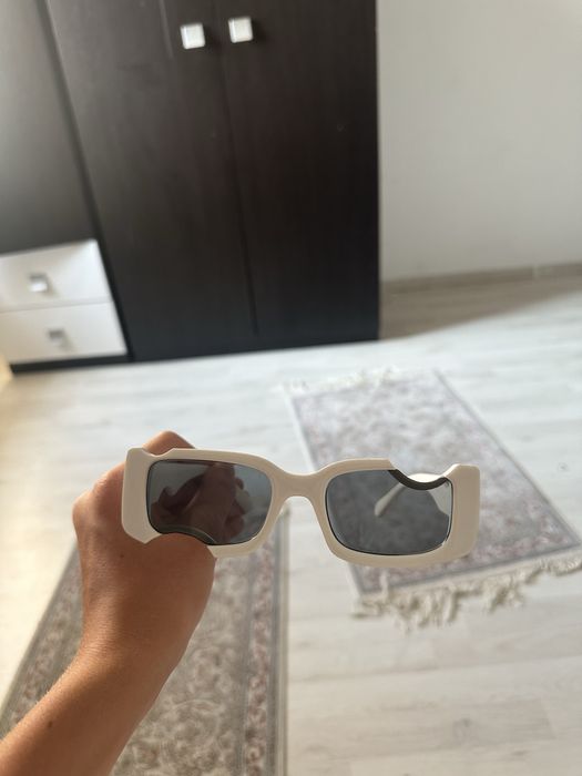 Vand ochelari off white Noi