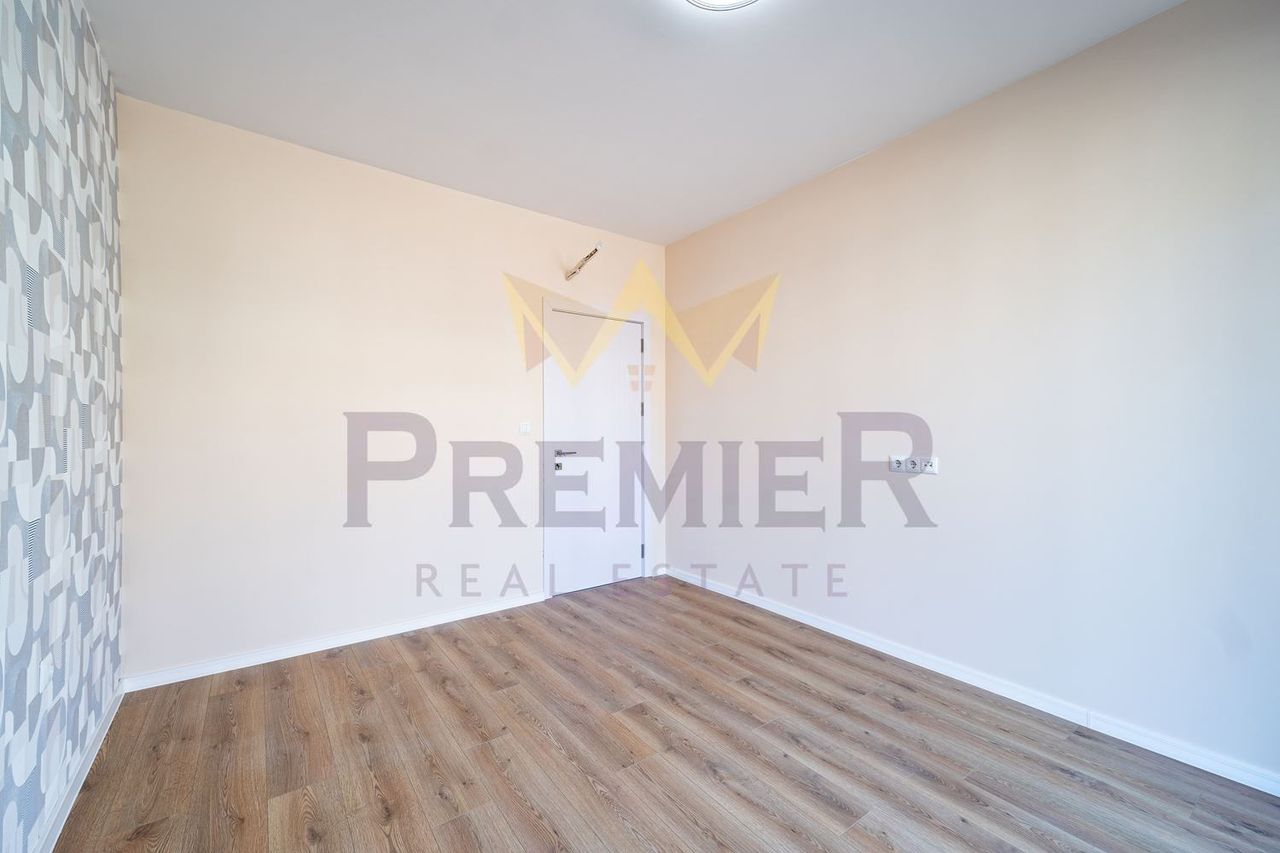 Продава се Тристаен апартамент в Варна, Победа - 77 кв.м за 2013 €/кв.м - Снимка #2