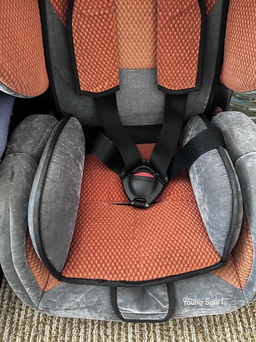 Продавам детско столче Recaro Young Sport 9-36кг