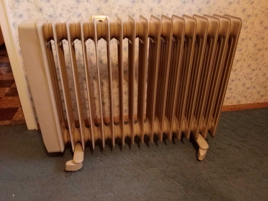 Продавам радиатор „Siemens“ 2500W – 16 ребра с регулируем термостат