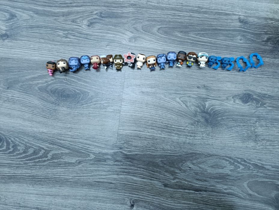 Фигурки Киндер joy The Stranger Things. Почти вся коллекция.