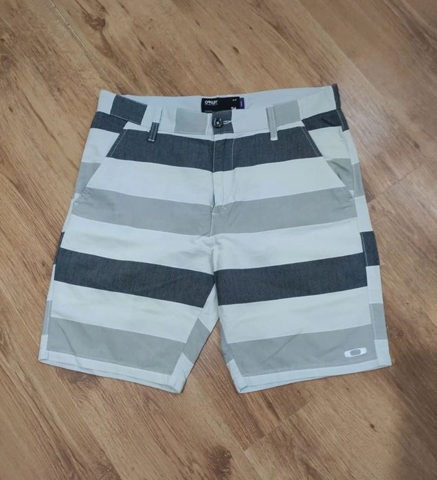 Pantaloni scurți Oakley mărimea 34 slimfit