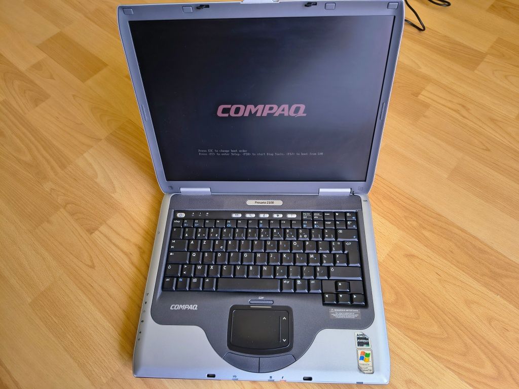 Лаптоп HP compaq /presario 2100