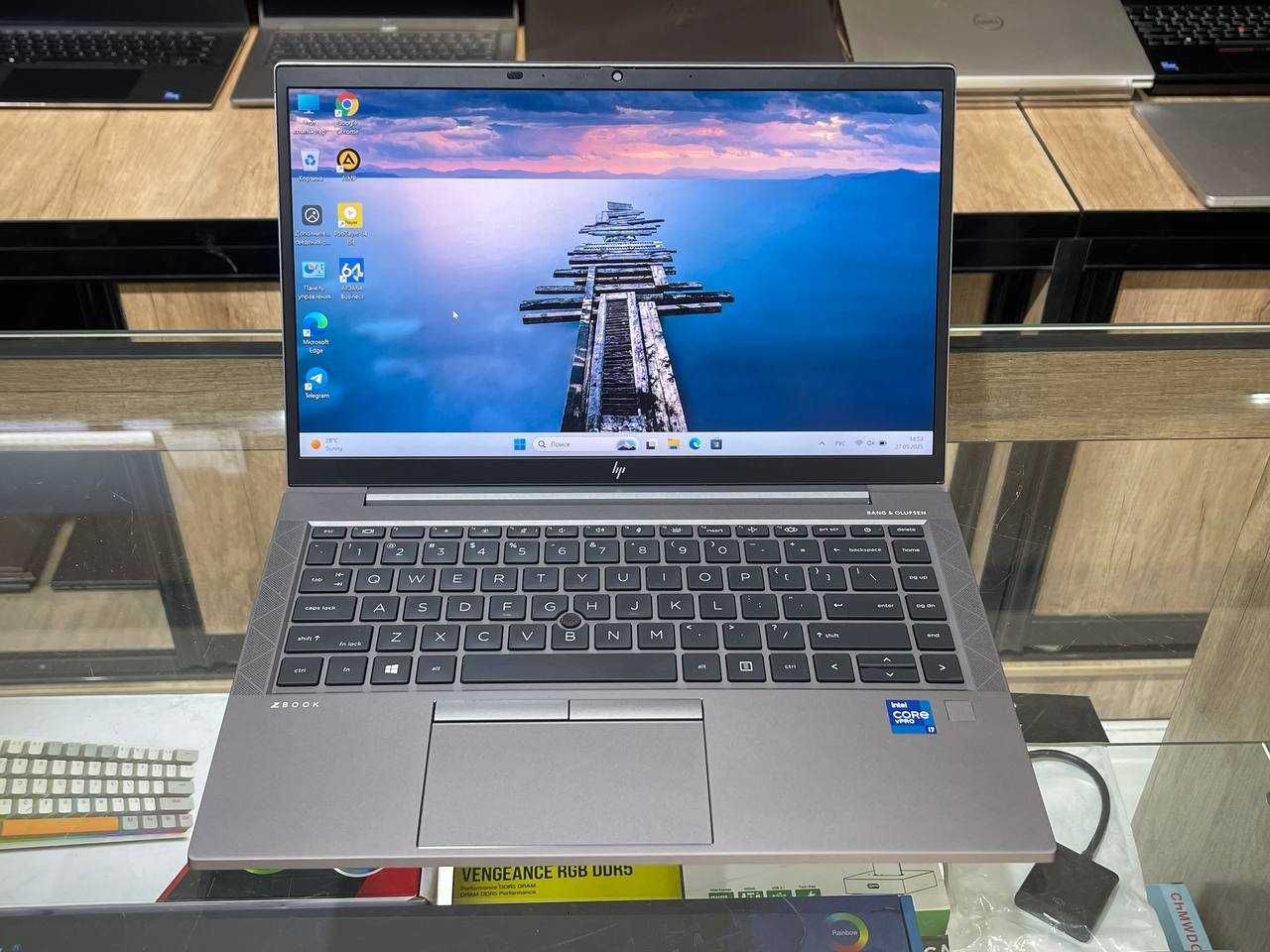 HP ZBook Firefly 14 G8 Core i7-1185G7 ram 16 ssd 256