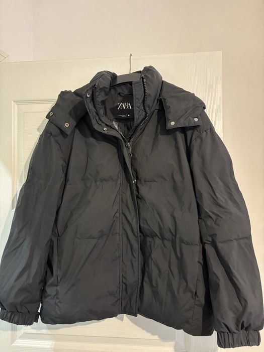 Яке зомно Zara черно