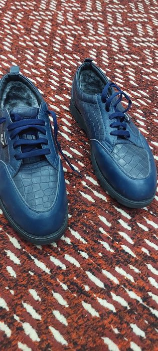 Erkela oyo kiyim Tufli sotiladi