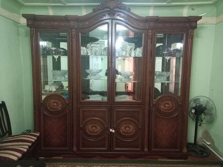 Mebel sotiladi ichidigi idishlari bn