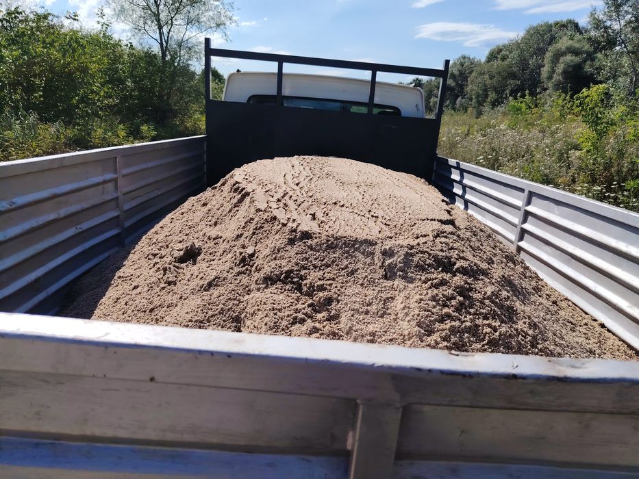 Transport nisip, pietriș,balast, materiale.