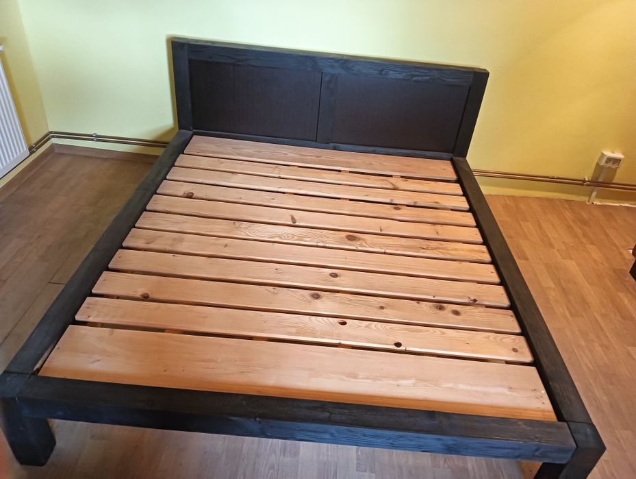 Mobila din lemn cu  pal melaminat