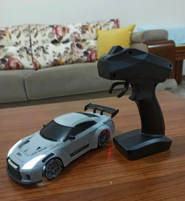 Masina oentru Drift cu telecomandă noua sigilata