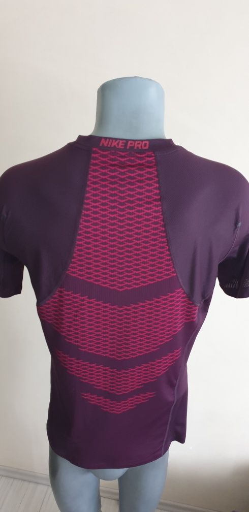 Nike PRO Fitted Hyper Cool Mens Size S НОВО! ОРИГИНАЛ! Мъжка Тениска !