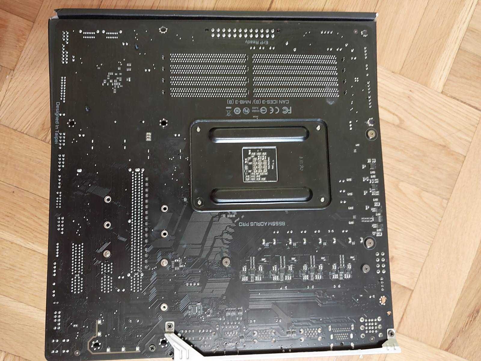 AMD Ryzen 7 5800X + Gigabyte B550M Aorus Pro