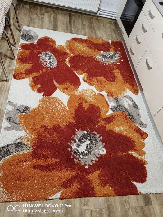 Covor in stare foarte bună 2,3 x 1,6 m