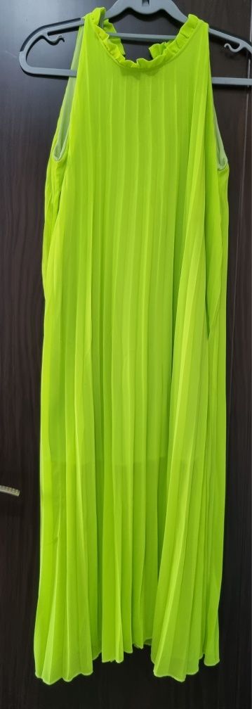 Rochie plisata, neon, foarte usoara