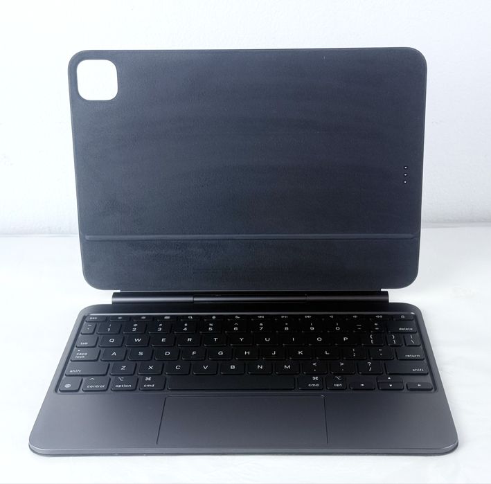 Клавиатура Magic Keyboard with TrackPad за iPad Pro 11" M4 A2975