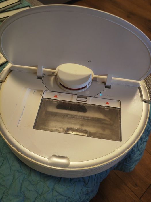 Vând robot de aspirare și Xiaomi Roborock 2