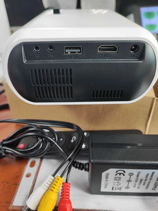LED Видео Проектор за стена Mini WiFi Projector Cast Mirror 5500 Lm.