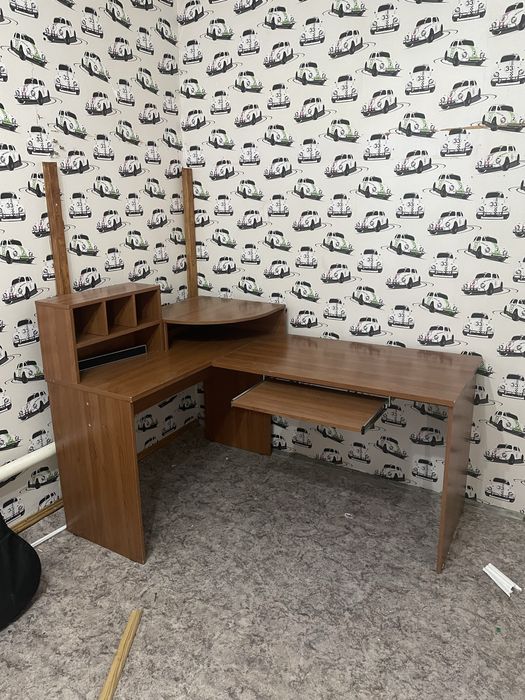 Продам компьютерный стол