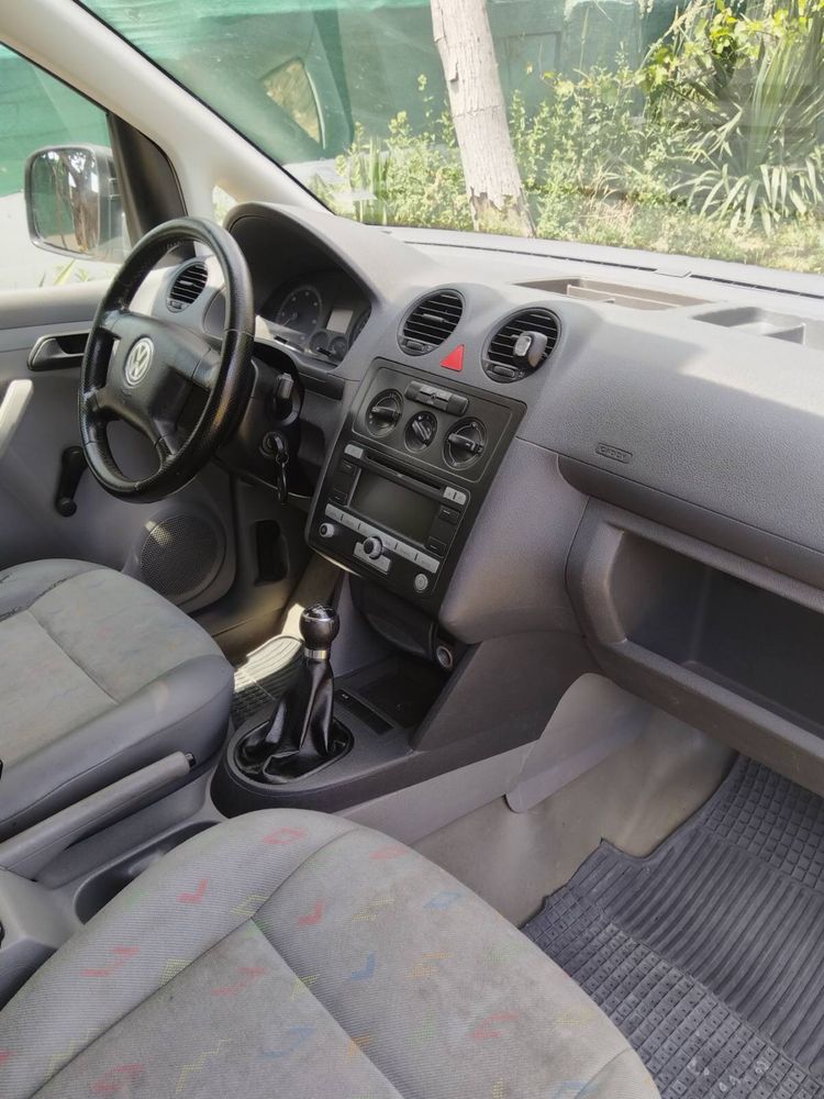 Продавам VW CADDY 1.9 TDI