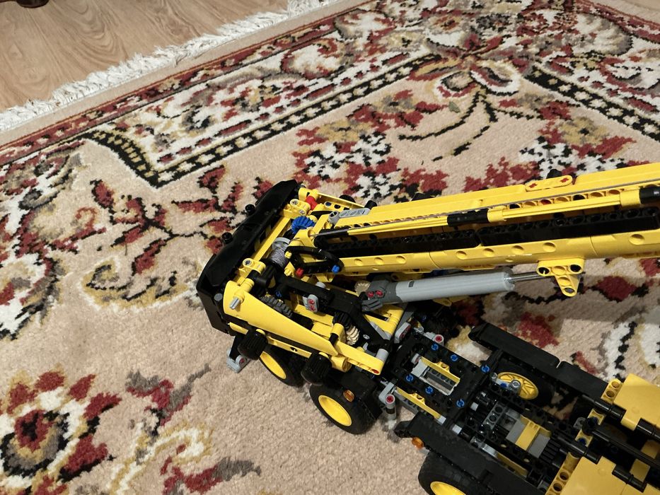 Lego crane 42108
