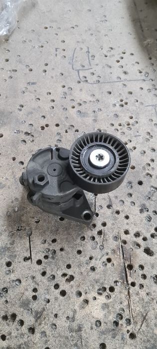 Натяжитель ремня  BMW E34