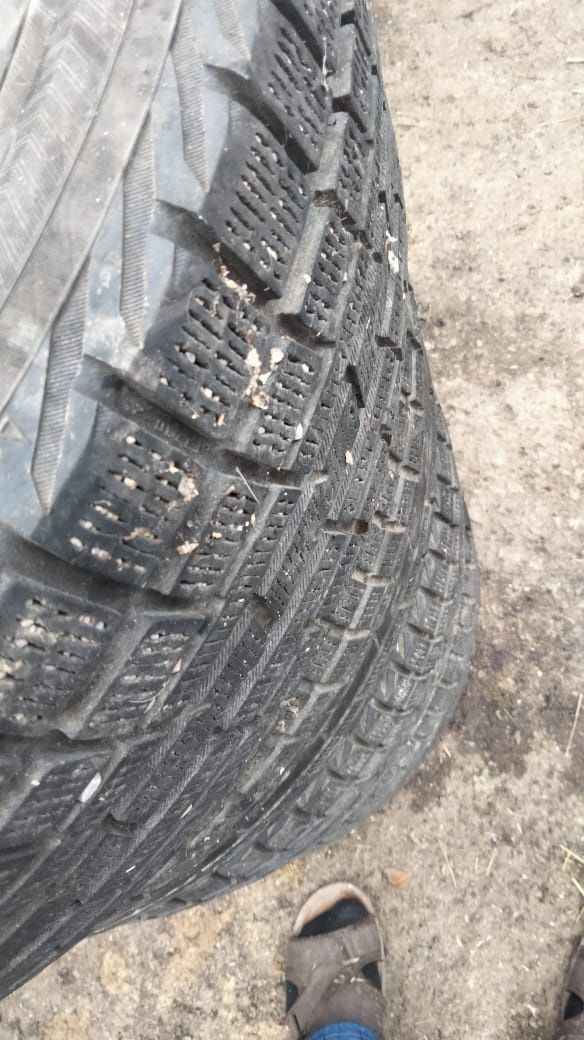 Продам зимние шины Yokohama 215/55/17