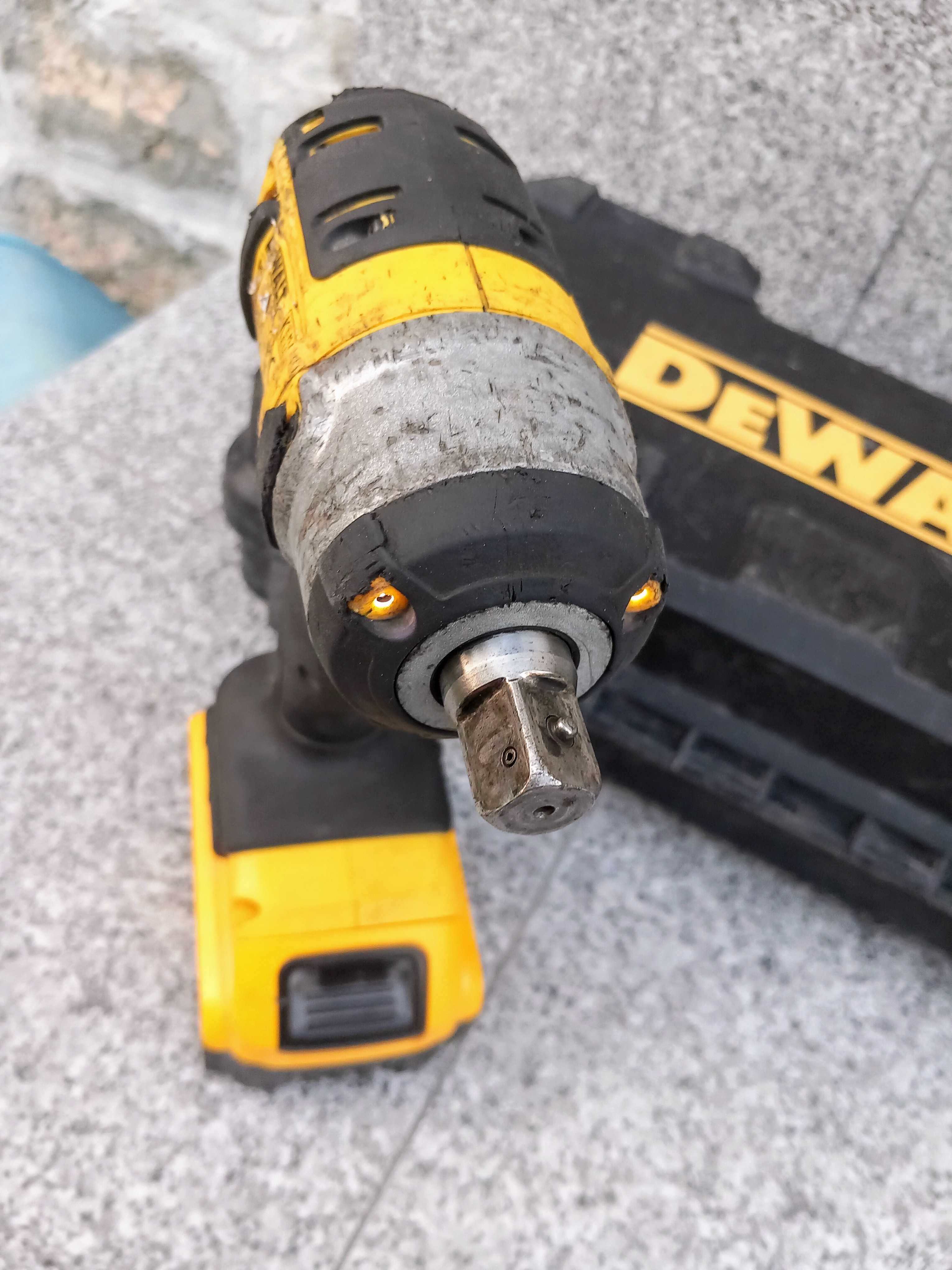 Dewalt DCF880M2 Гайковерт