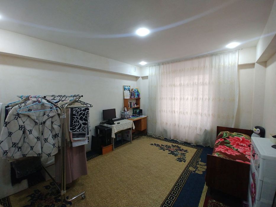 Продается  3этажный часть дома + мансарда ,6 комнат на Кирпичном,3 сот